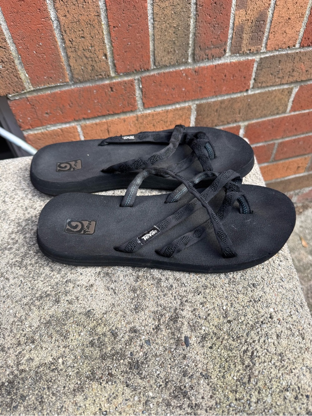 Teva Olowahu Black Strappy Mush Flip Flop Sandals